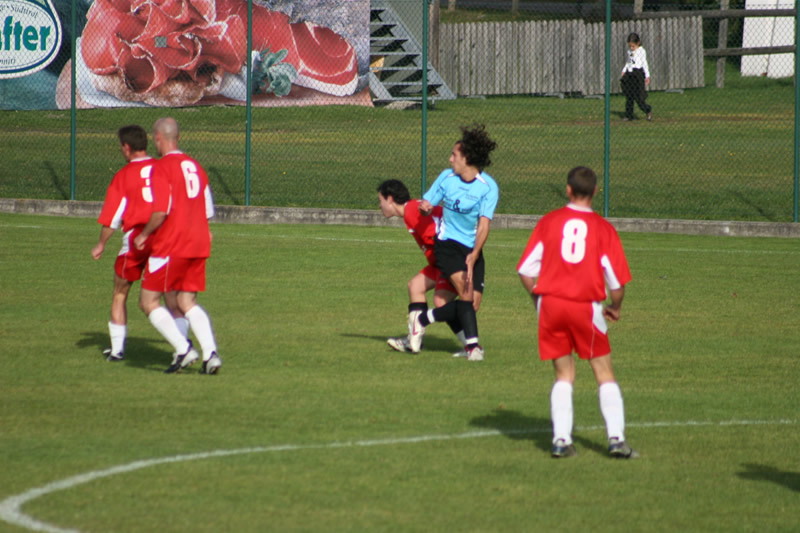 gal/08. Spieltag- SV Reischach-Rasen/2006-10-24 - SVR gg. Rasen-Antholz 095.jpg